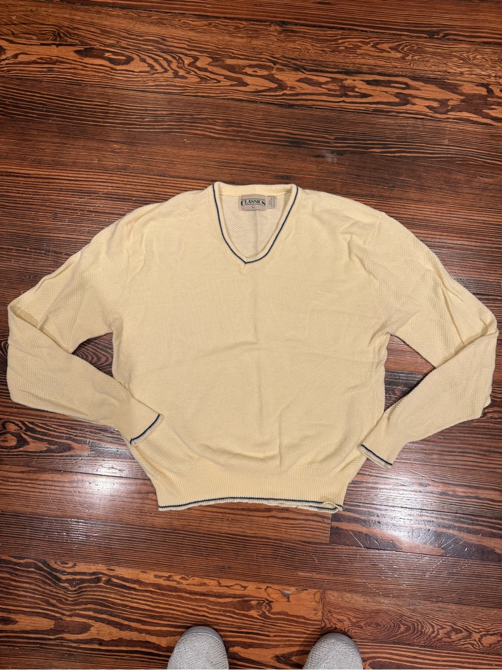 Women’s light V-Neck Sweater in butter Yellow with Navy Trim